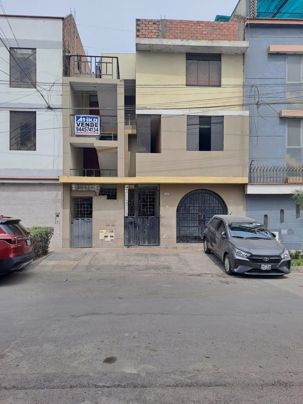 CASA 150 m2 4 PISOS 12 DOR 9 BAÑOS URB. EL TREBOL LOS OLIVOS $ 315.000