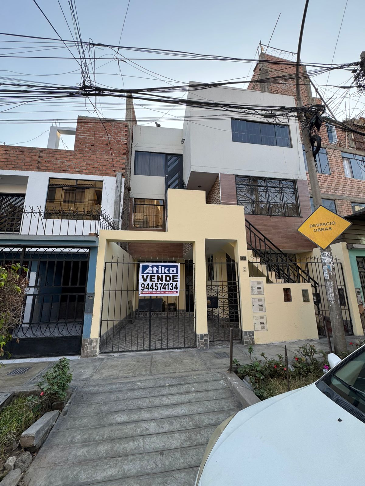 SE VENDE DEPARTAMENTO 100m2 3 DOR 2 BAÑOS URB SAN AMADEO – SMP $ 82.000