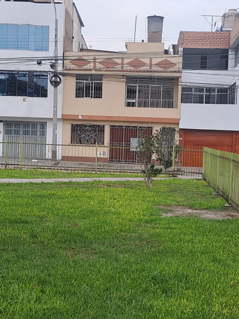 CASA 133m2 2 PISOS 7x19mts URB. LAS PALMERAS LOS OLIVOS $ 265.000